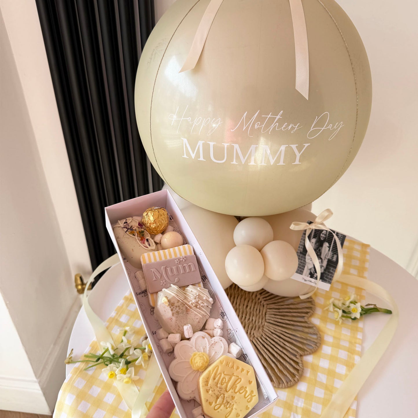 Mothers Day Personalised Happy Mothers Day Treat Box & Balloon Combo